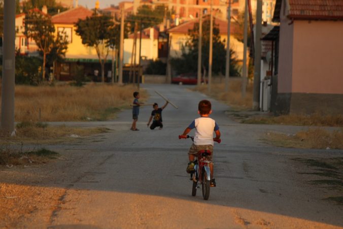 Steven Deschuyteneer Beauvechain en 2030 kinderen spelen